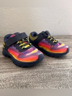 Merrell Kids Nova 3 Sneakers in Rainbow Mountains size 6M